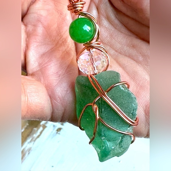 Pendant pretty green Beach Glass, Necklace, Wire Wrapped Artisan Handmade 4226 Y - Picture 1 of 11